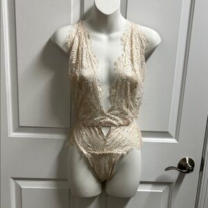 Avidlove Lace Plunge Bodysuit Cream beige size XS